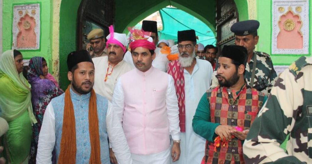 BJP's national spokesperson Shahnawaz Hussain kissed the doorstep of Khawaja Garib Nawaz.