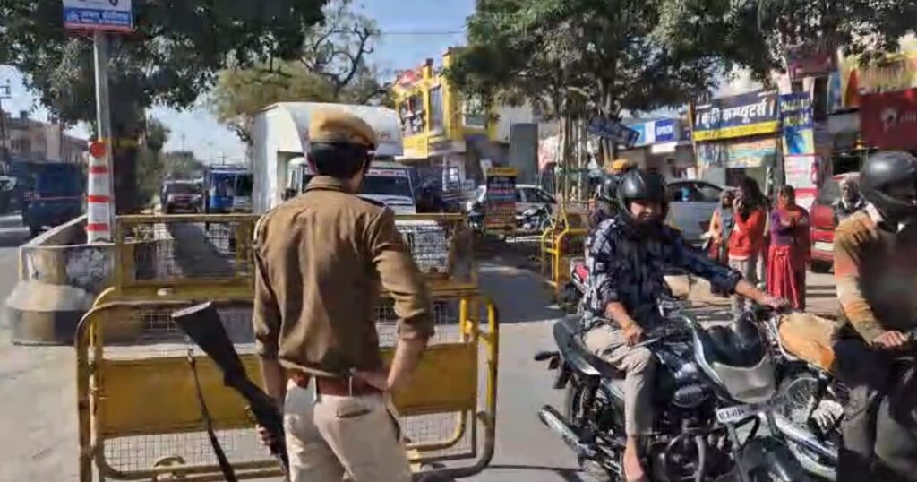 Strict blockade on major roads in Ajmer city, vehicles are being checked