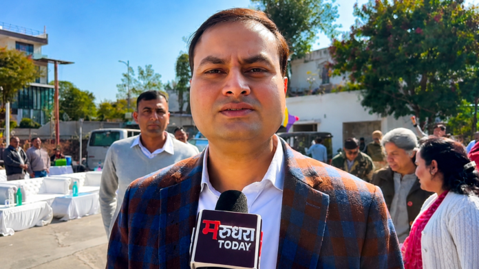 लोकबंधु , जिला निर्वाचन अधिकारी (फाइल)